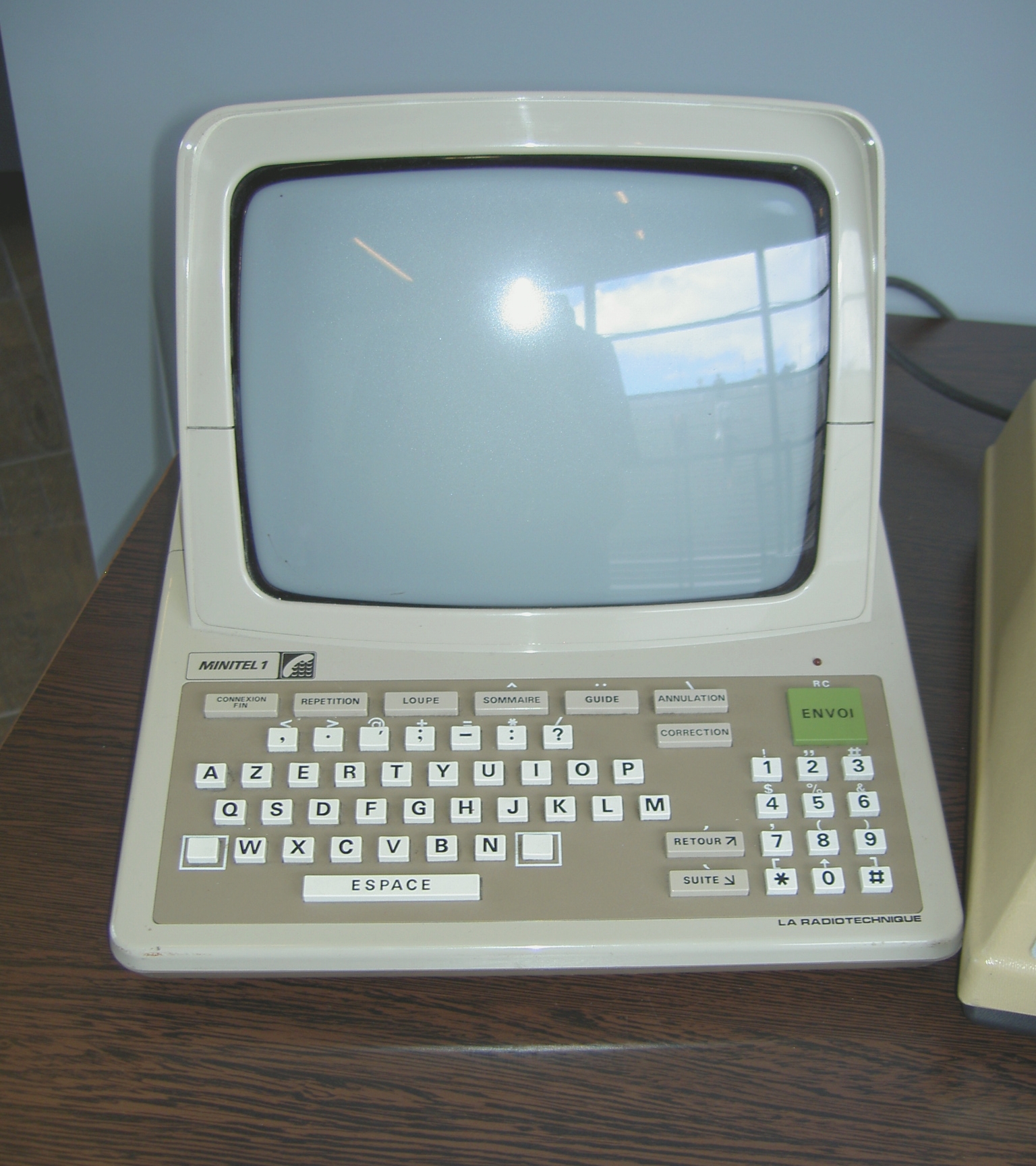 Photographie d’un véritable Minitel 1 La Radiotechnique et de son clavier